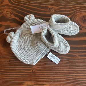 Gap Baby Hat and Bootie Set